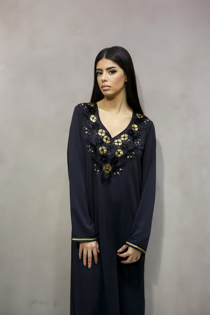 D8004 Robe Noir Abaya Maison Moderne avec Broderies sur Col et Manches