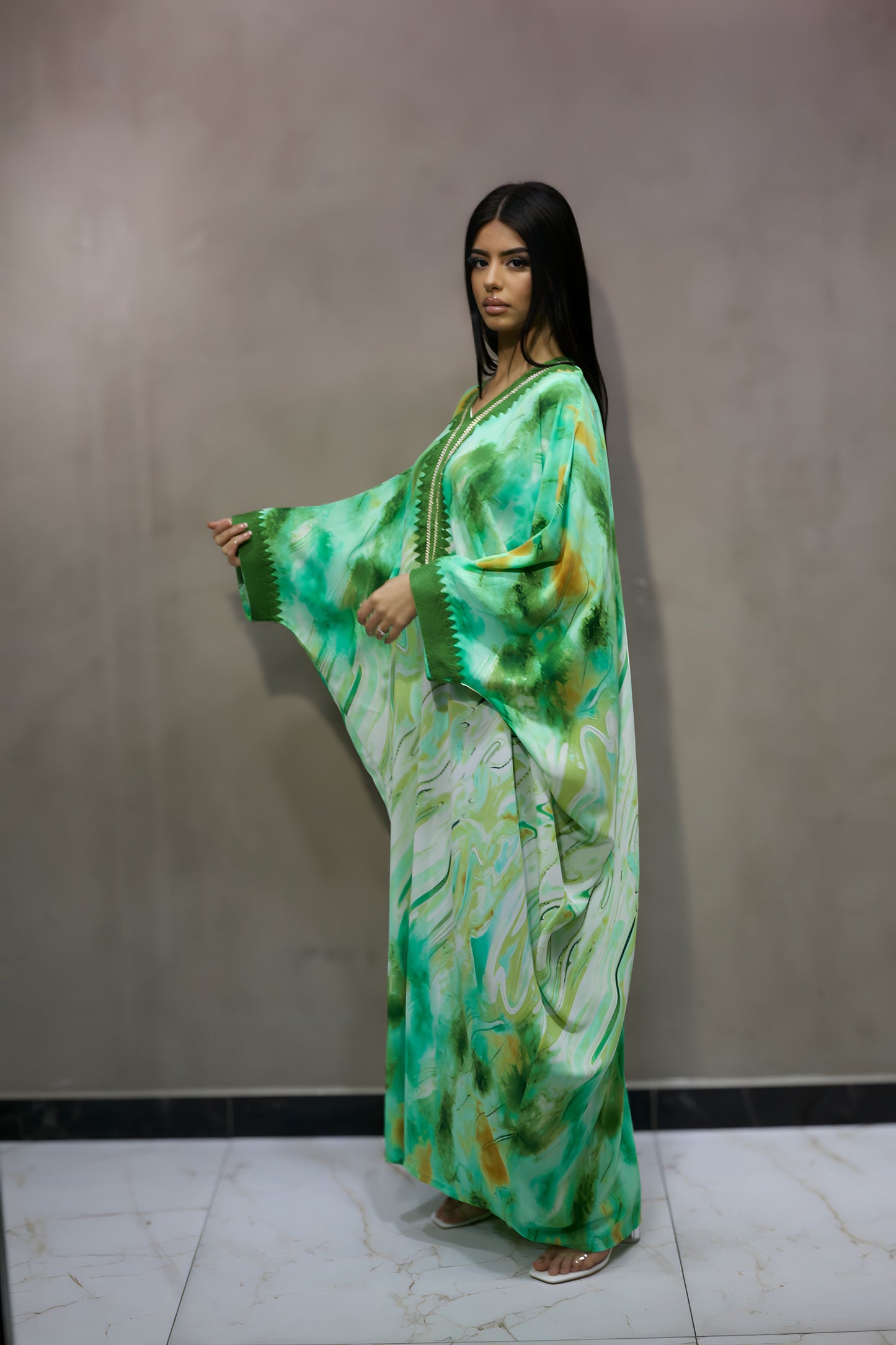 J9001 Robe Abaya Vert Ample à Motifs Imprimés Tendance et Manches Brodées