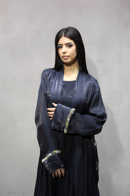 L7003 Kimono Satiné Noir Ample avec Strass Argentés sur les Manches