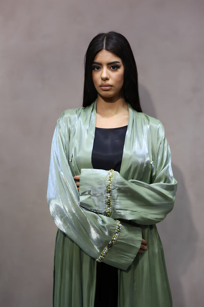 L7003 Kimono Satiné Vert Ample avec Strass Argentés sur les Manches